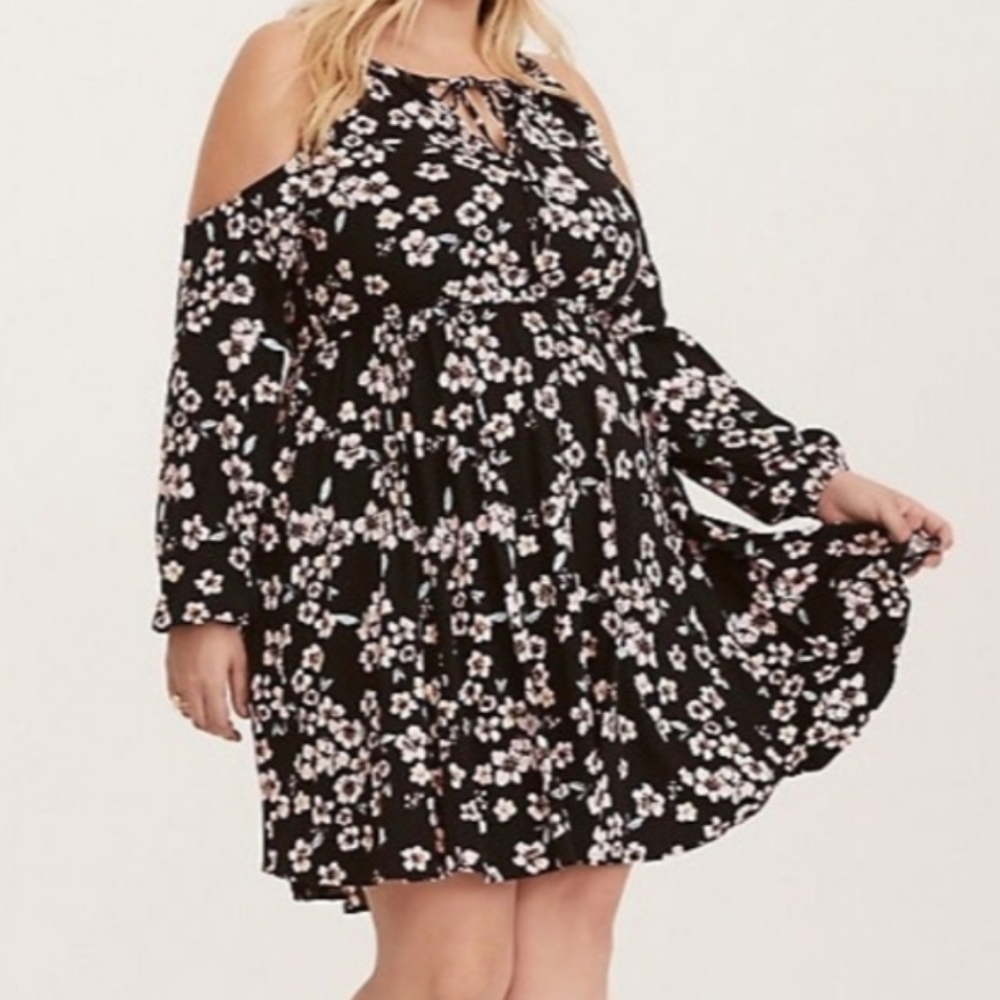 Adorable cold shoulder dress.